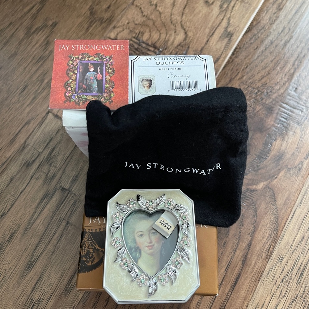 JAY STRONGWATER Duchess Heart Frame Cammy Crystal Pearl pristine condition. - Picture 7 of 13